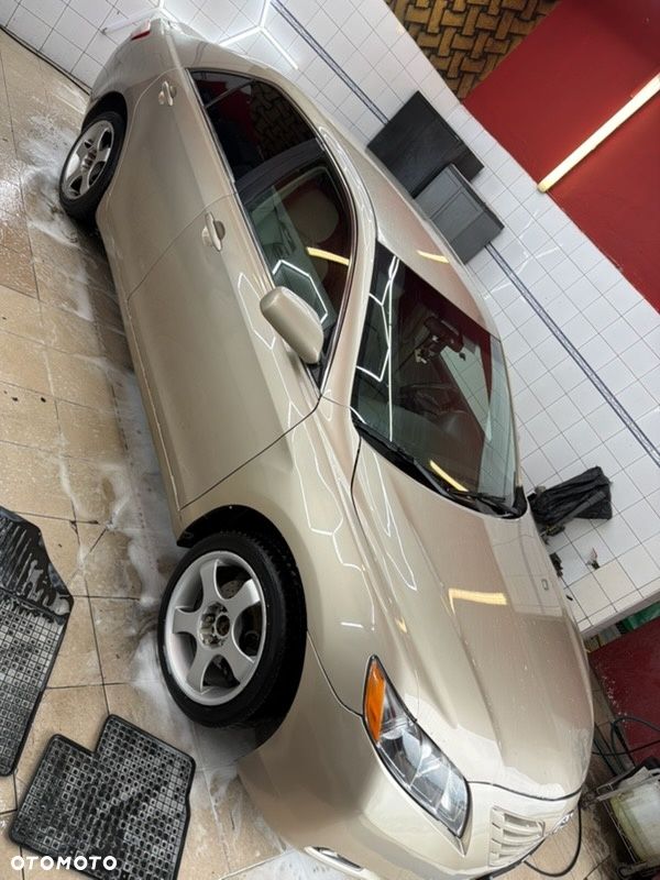 Toyota Camry - 5