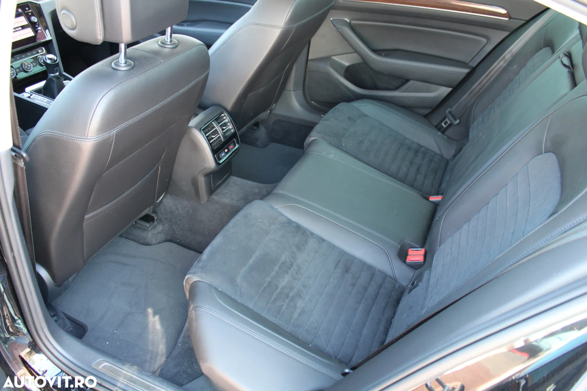 Volkswagen Passat 2.0 TDI (BlueMotion Technology) Highline - 29
