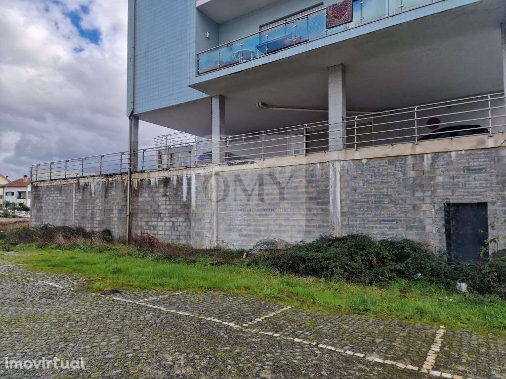 Na Vila de Murça, armazém de 617m2 em bruto - Grande imagem: 4/6