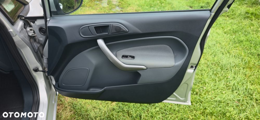Ford Fiesta 1.25 Ambiente - 33