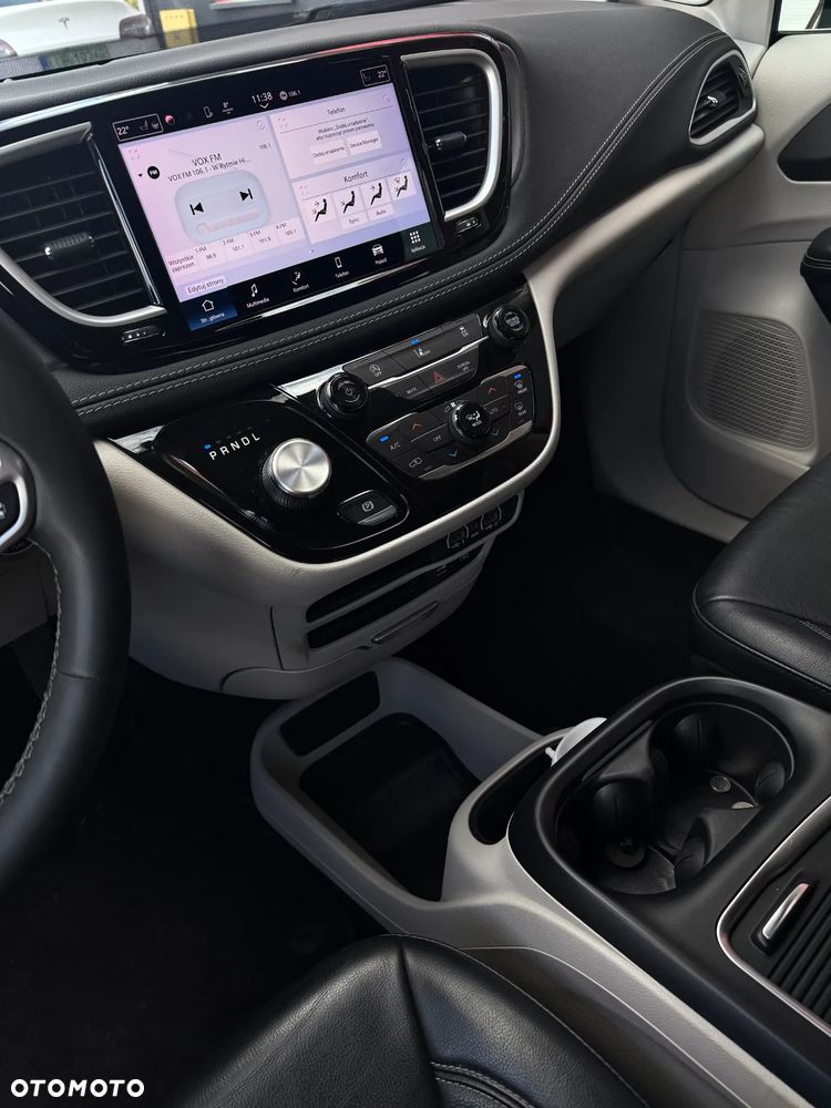 Chrysler Pacifica - 16