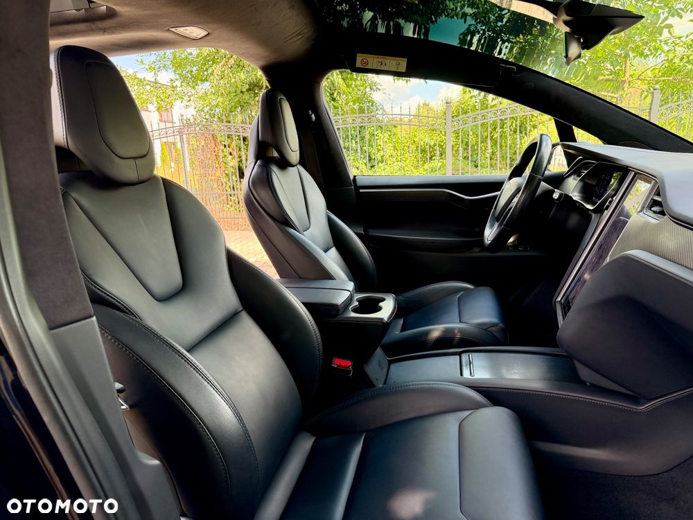 Tesla Model X - 25
