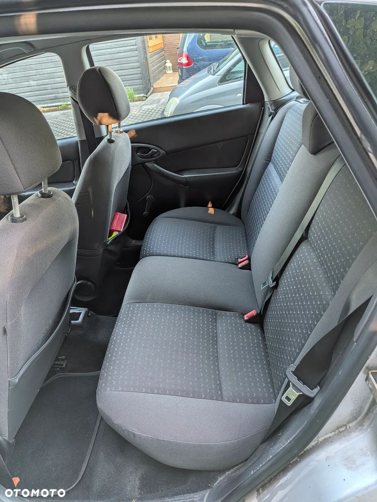 Ford Focus 1.6 Ambiente - 4