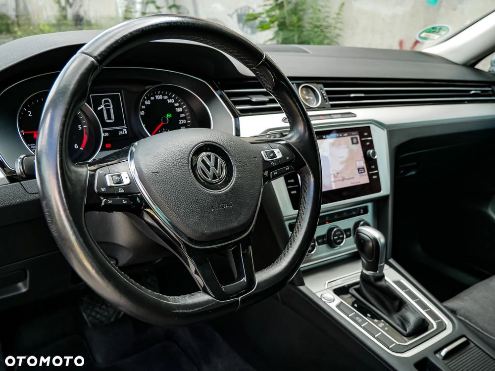 Volkswagen Passat 2.0 TDI SCR DSG Highline - 30