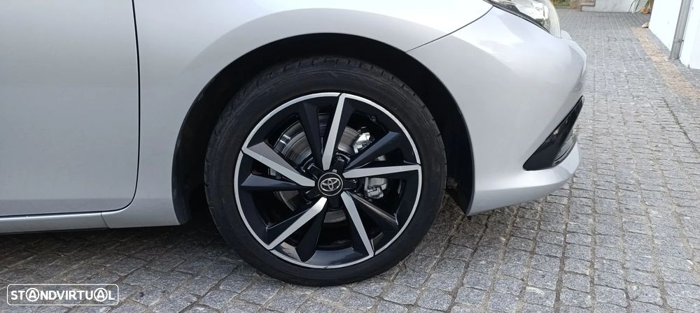 Toyota Auris 1.4 D-4D Com. +P.Techno+P.Sport - 2