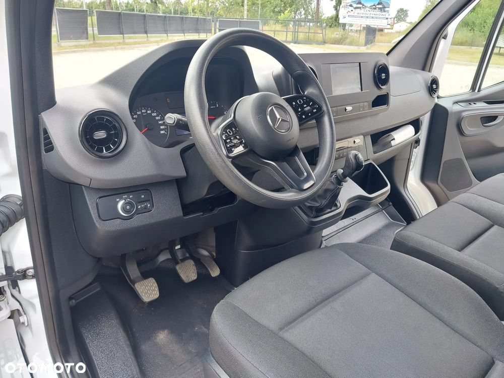 Mercedes-Benz Sprinter - 22