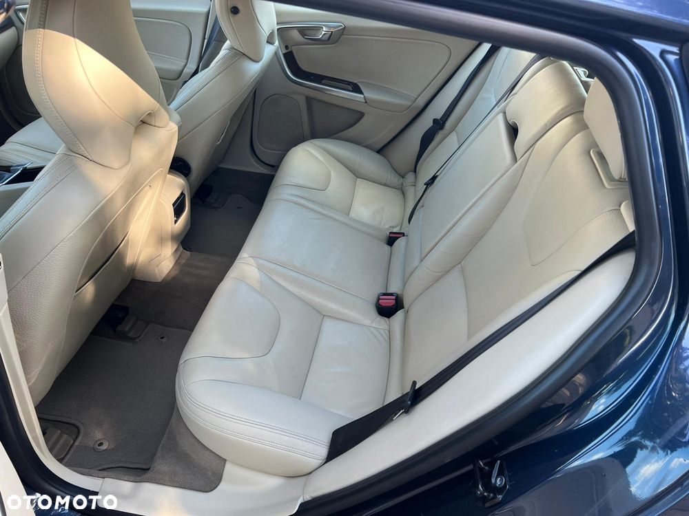 Volvo V60 T4 Summum - 31