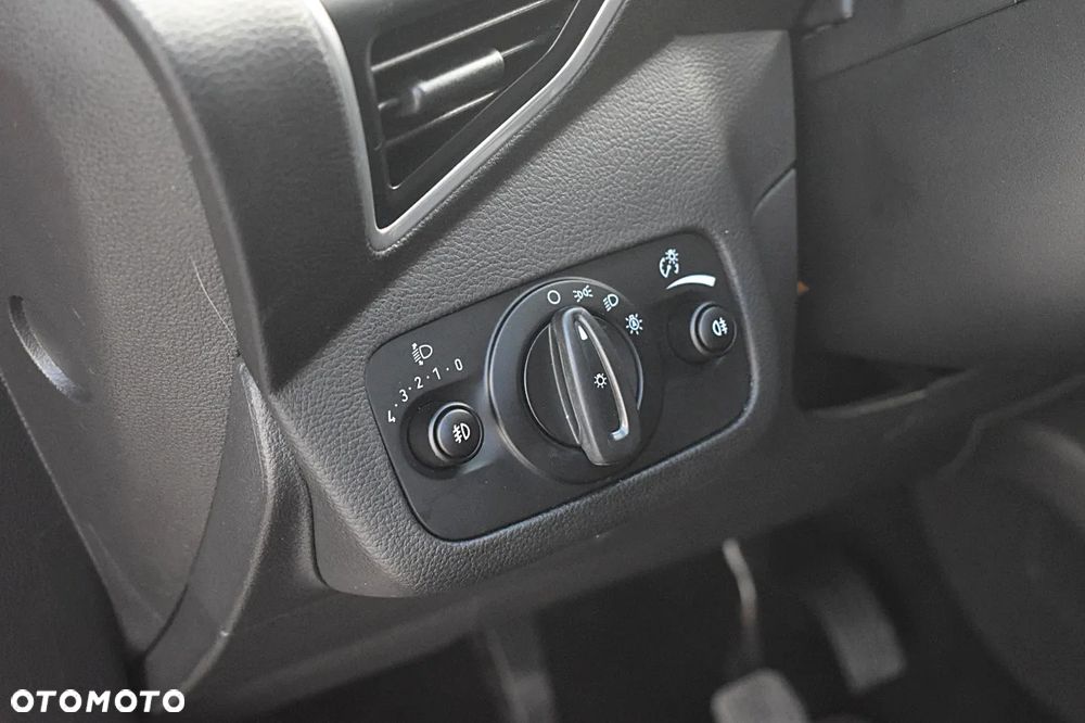 Ford Kuga 2.0 TDCi 2x4 Titanium - 30