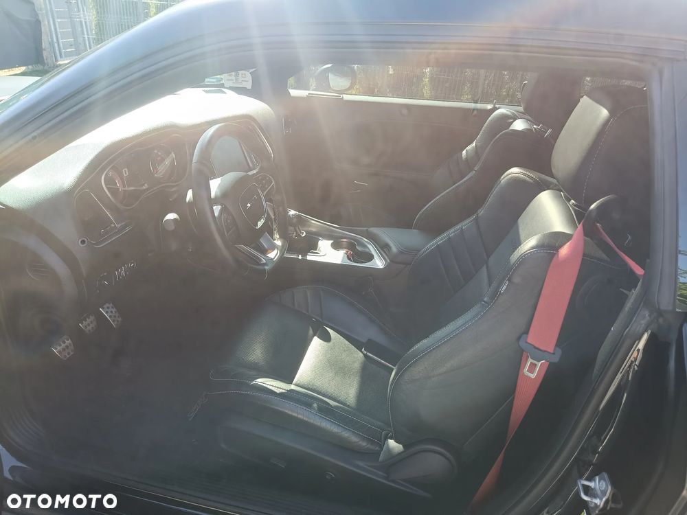 Dodge Challenger - 25