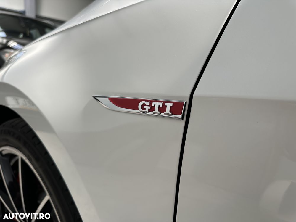 Volkswagen Golf - 30