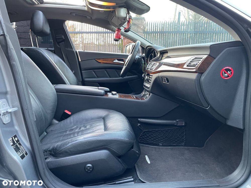 Mercedes-Benz CLS 350 CDI DPF BlueEFFICIENCY 7G-TRONIC Edition 1 - 24