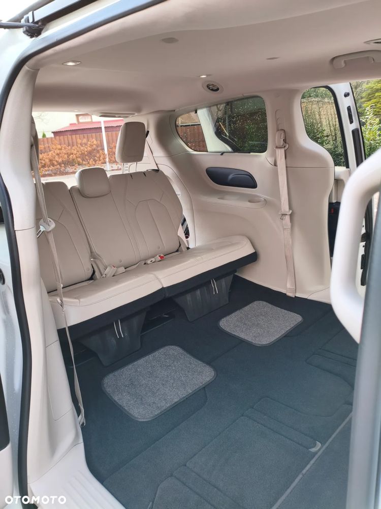 Chrysler Pacifica - 12