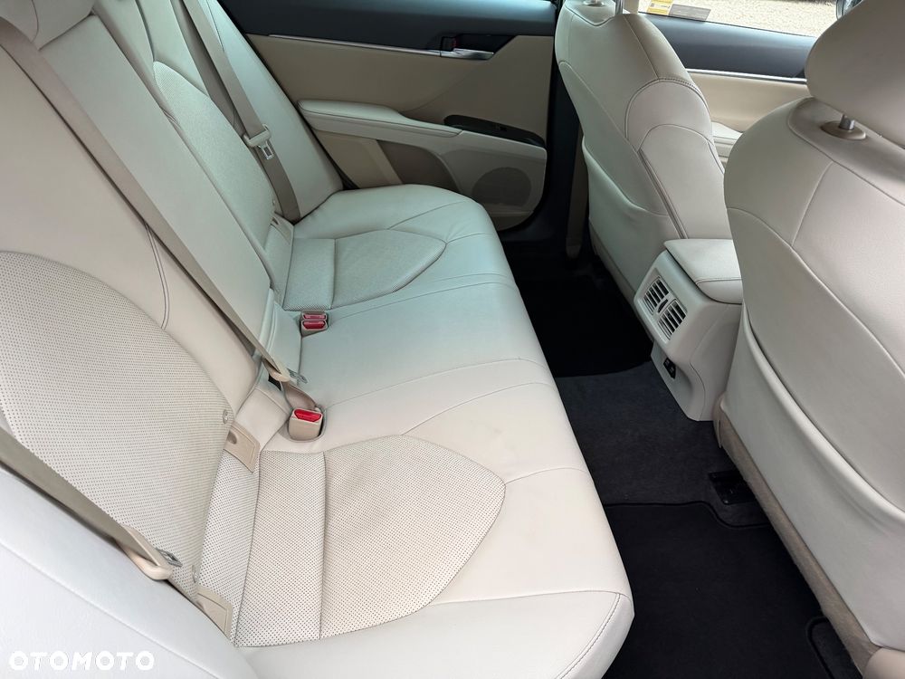Toyota Camry 2.5 Hybrid Executive CVT - 37
