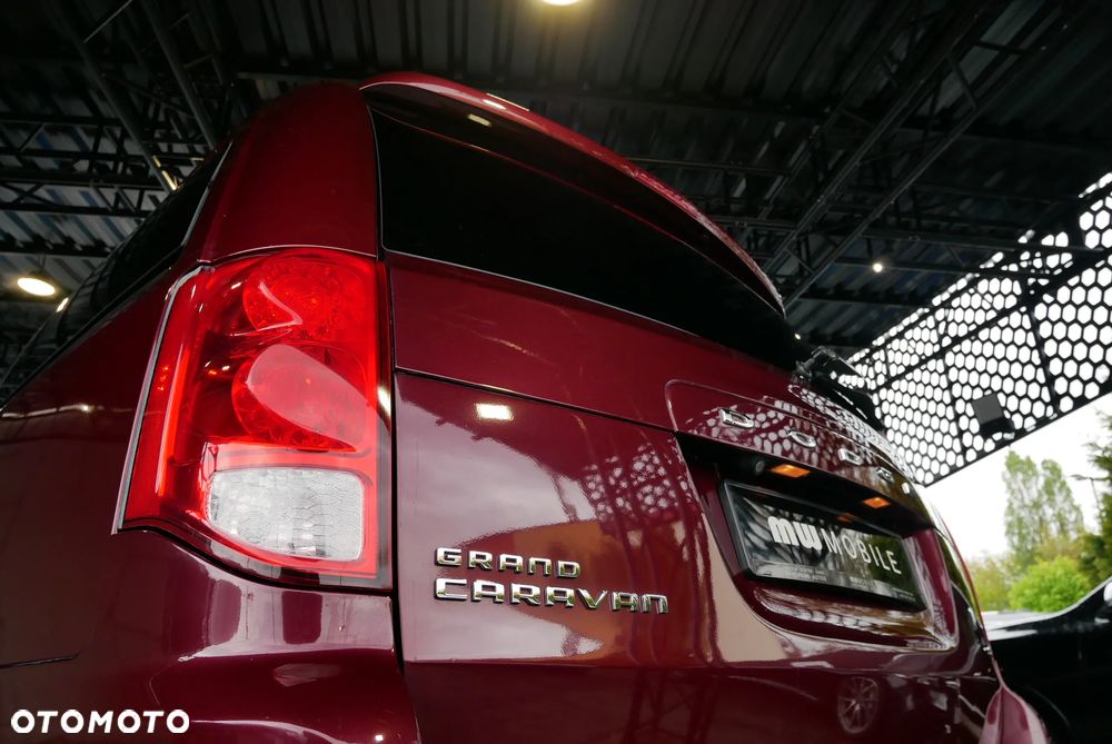 Dodge Grand Caravan - 32