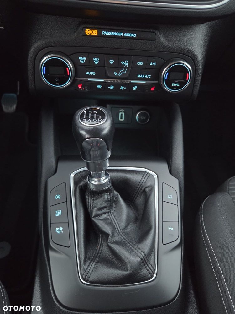 Ford Focus 1.0 EcoBoost Titanium - 12