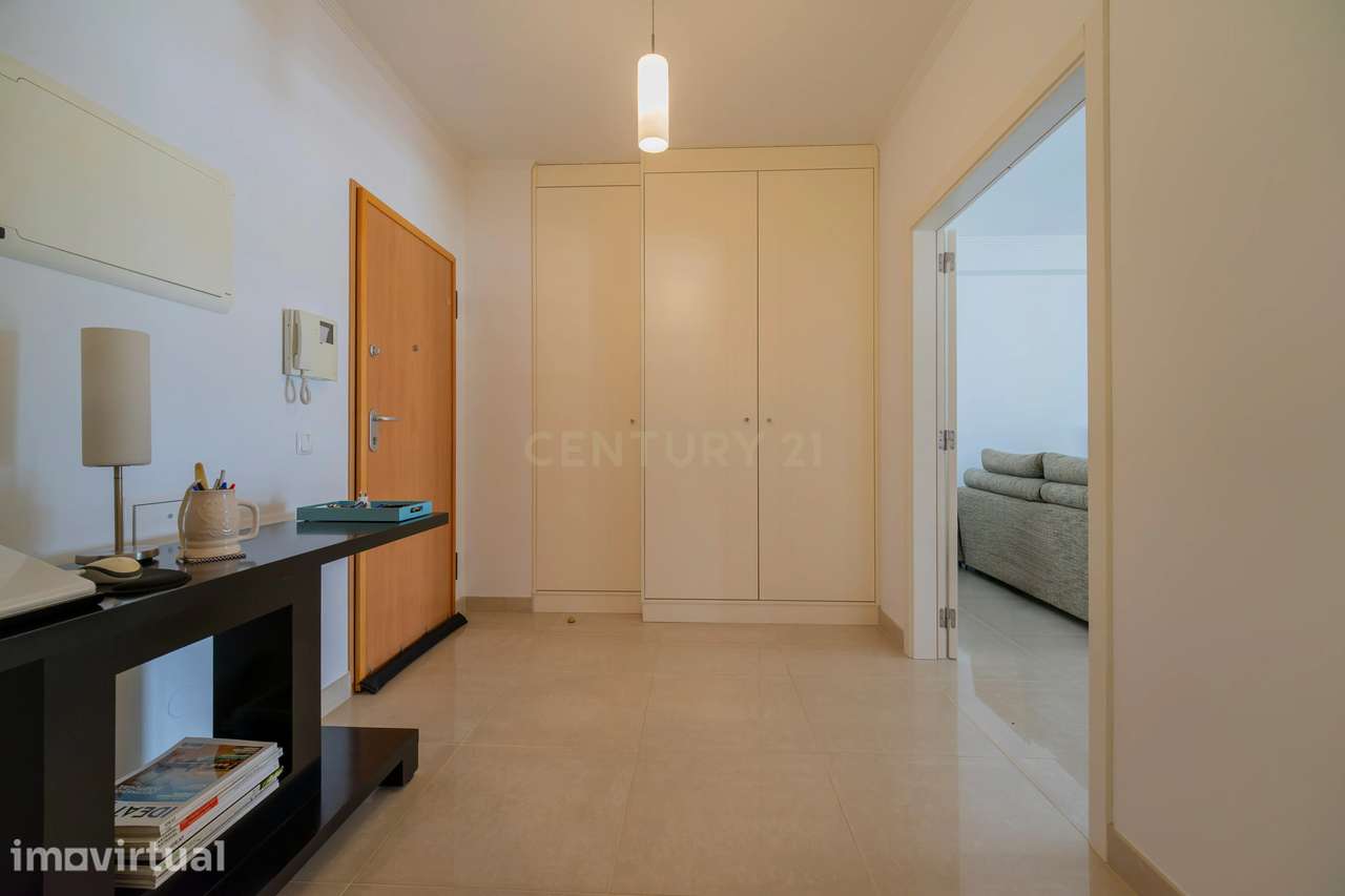 Apartamento T2 junto aos Mercados de Olhão, com elevador, garagem e ar - Grande imagem: 3/22