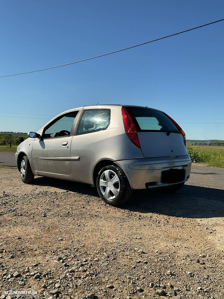 Fiat Punto 1.2 16V HLX - 2