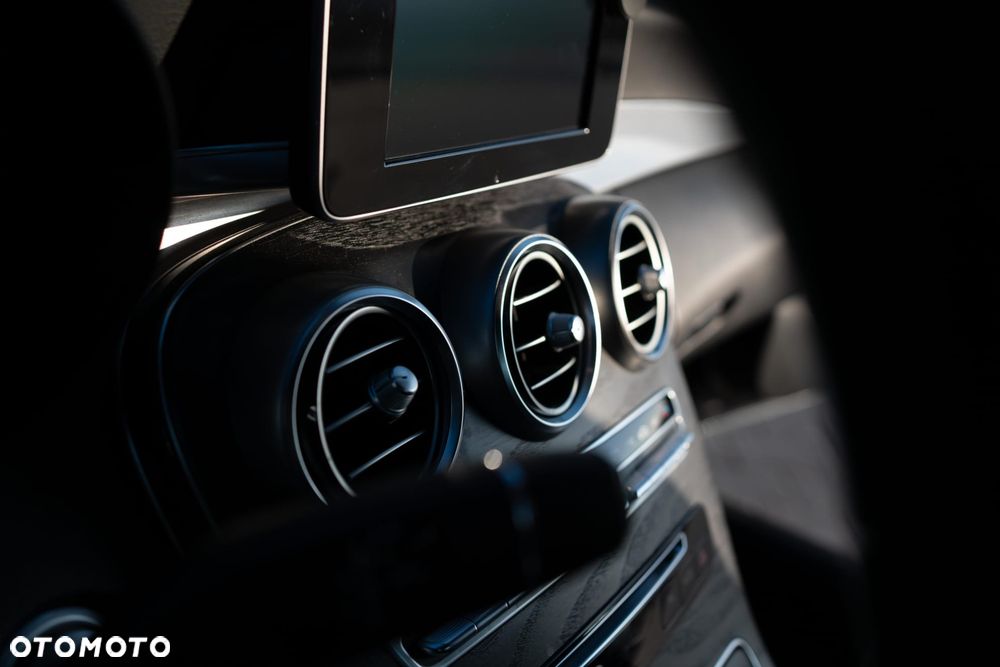 Mercedes-Benz Klasa C 200 7G-TRONIC Edition 1 - 22