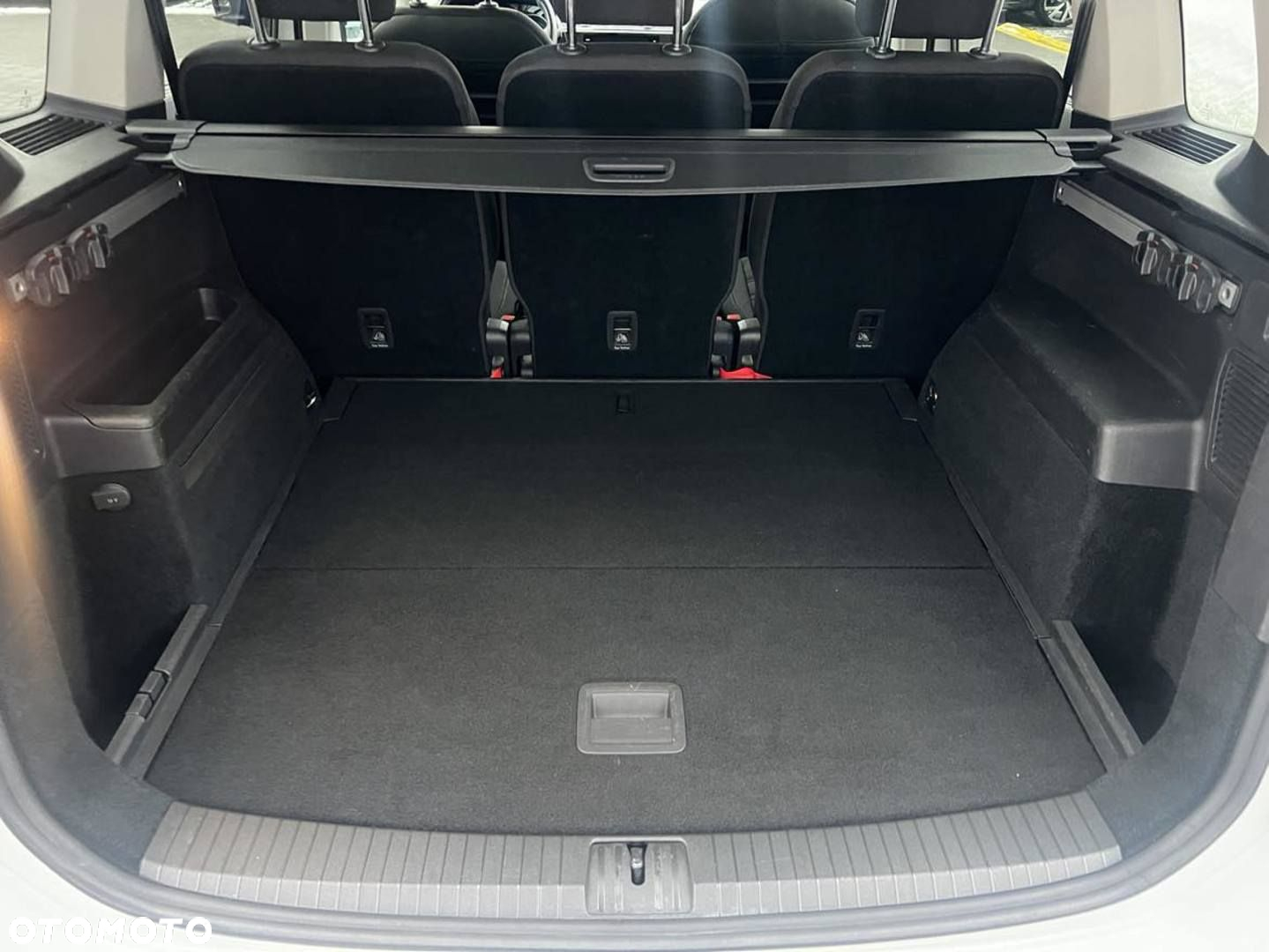 Volkswagen Touran - 11