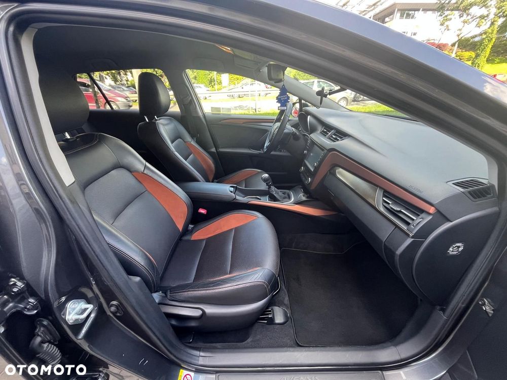 Toyota Avensis 1.8 Premium - 12