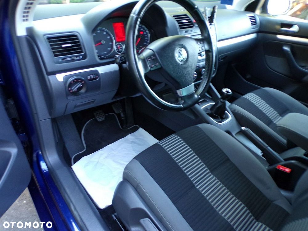 Volkswagen Jetta - 31