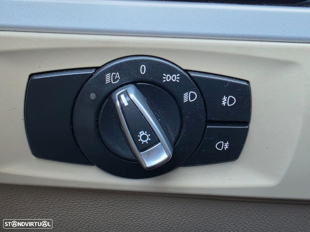 BMW 320 d Navigation - 10