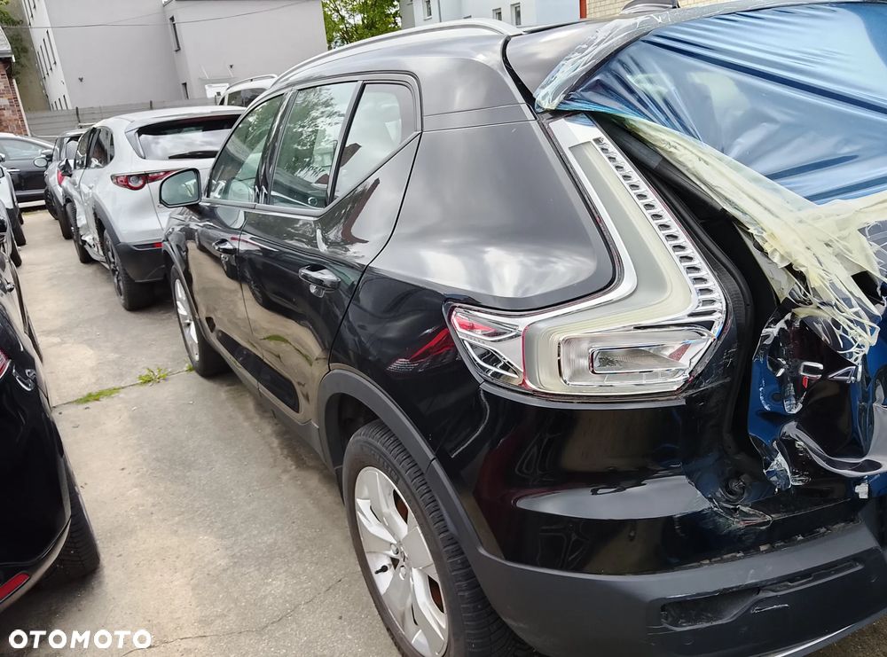 Volvo XC 40 B4 B AWD DKG Momentum Pro - 25
