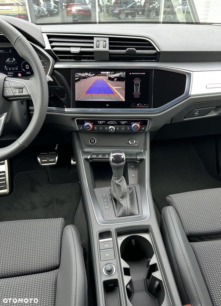Audi Q3 - 18