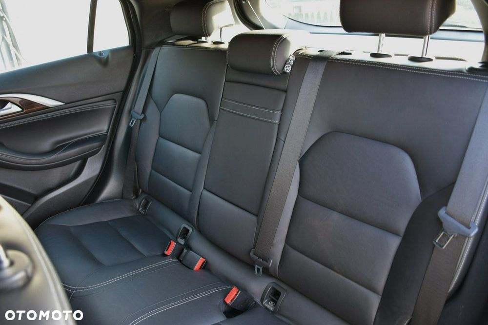 Infiniti Q30 1.6t DCT Premium Tech - 13