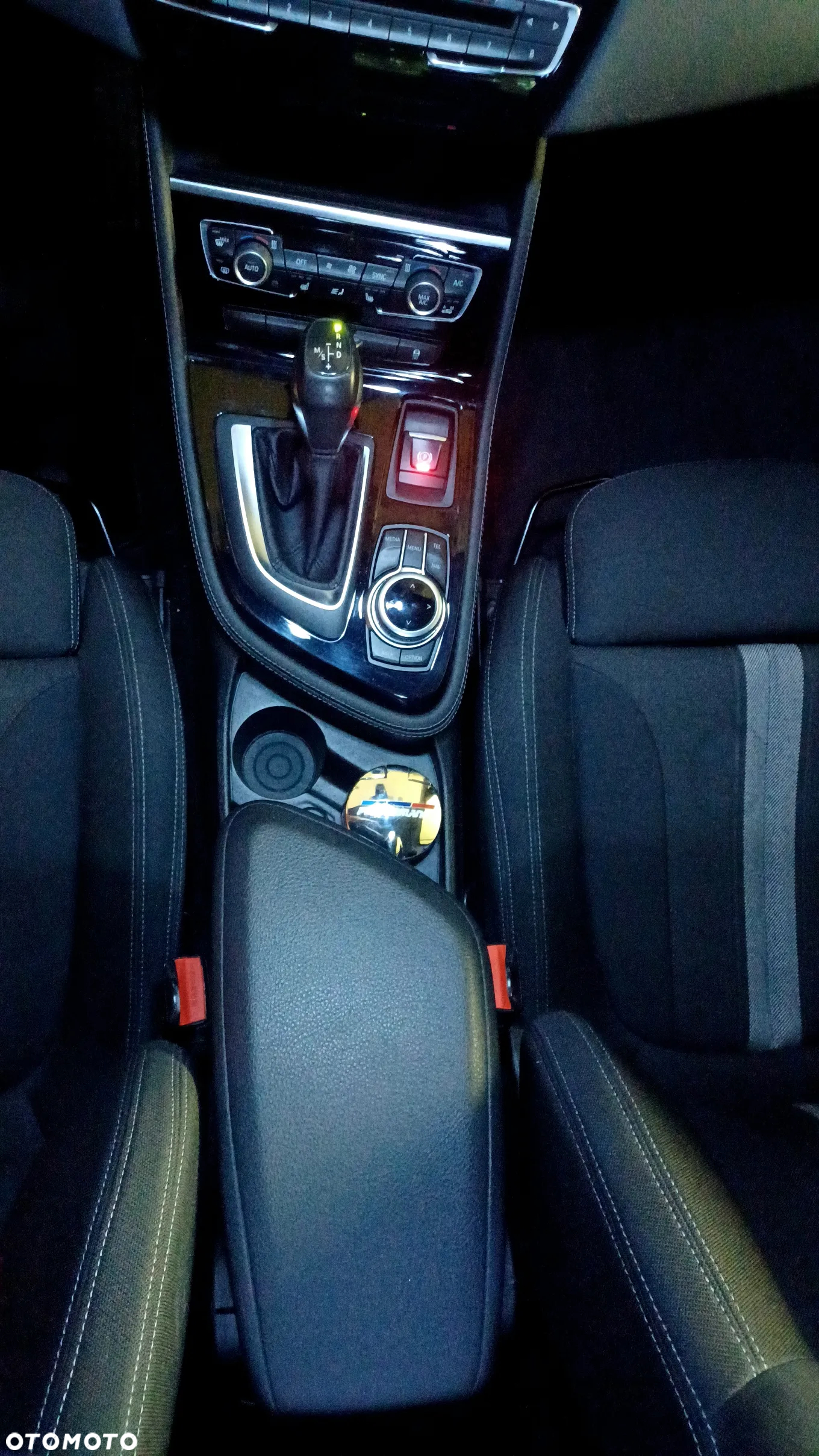 BMW Seria 2 218d - 8