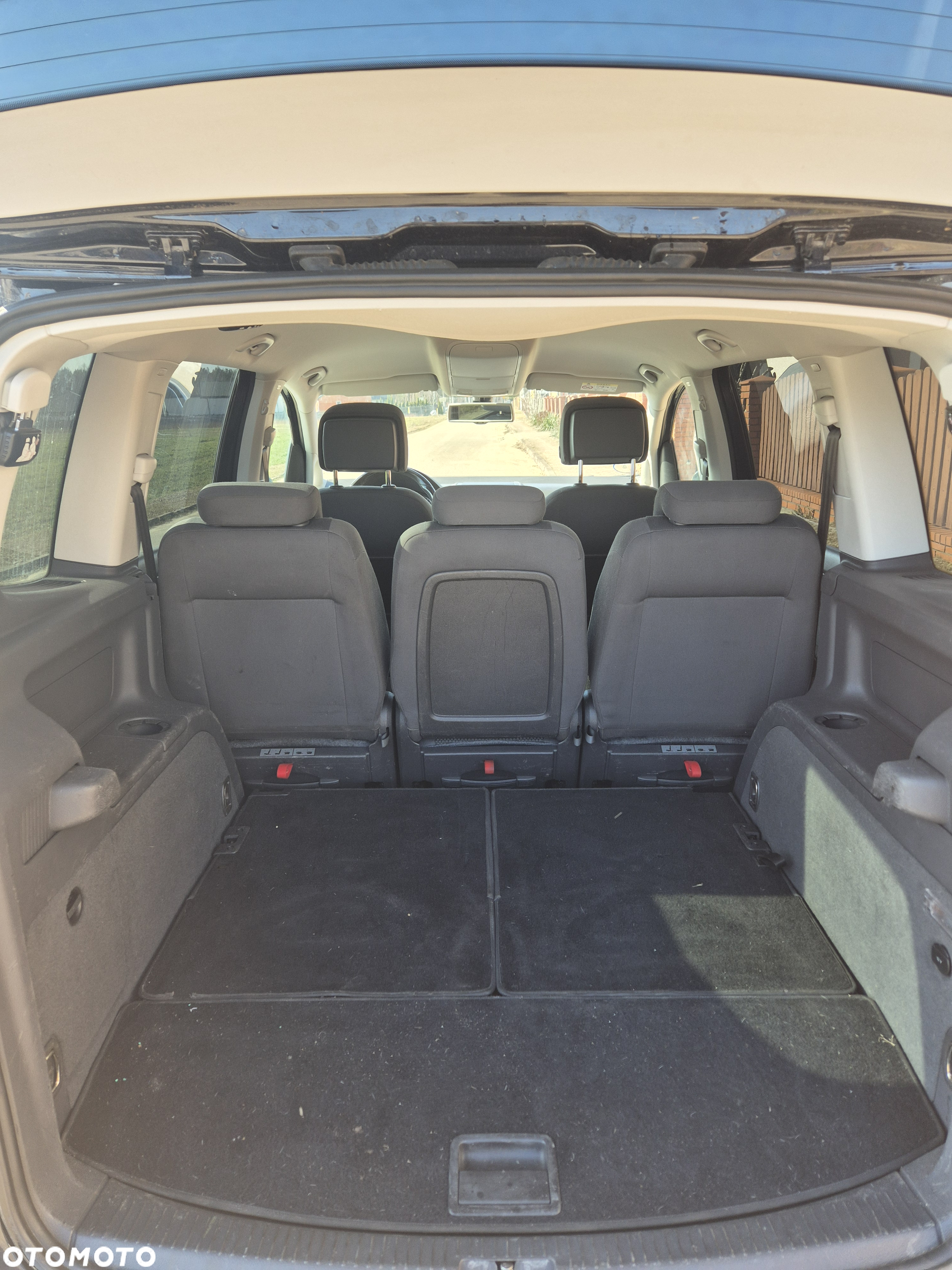 Volkswagen Touran 2.0 TDI DPF BlueMotion Technology DSG STYLE - 9