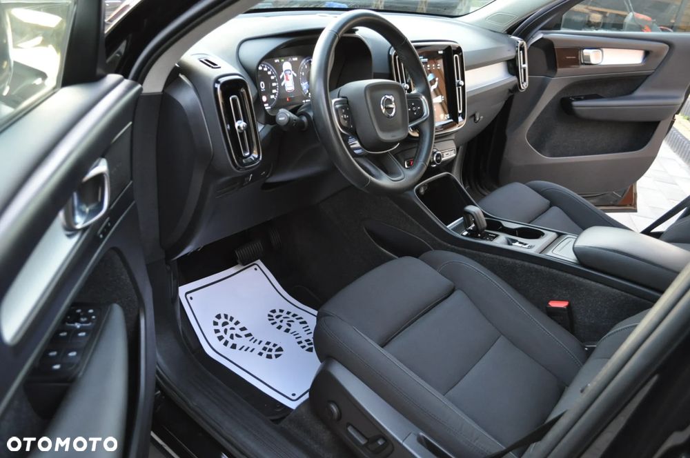 Volvo XC 40 T3 Momentum Pro - 38