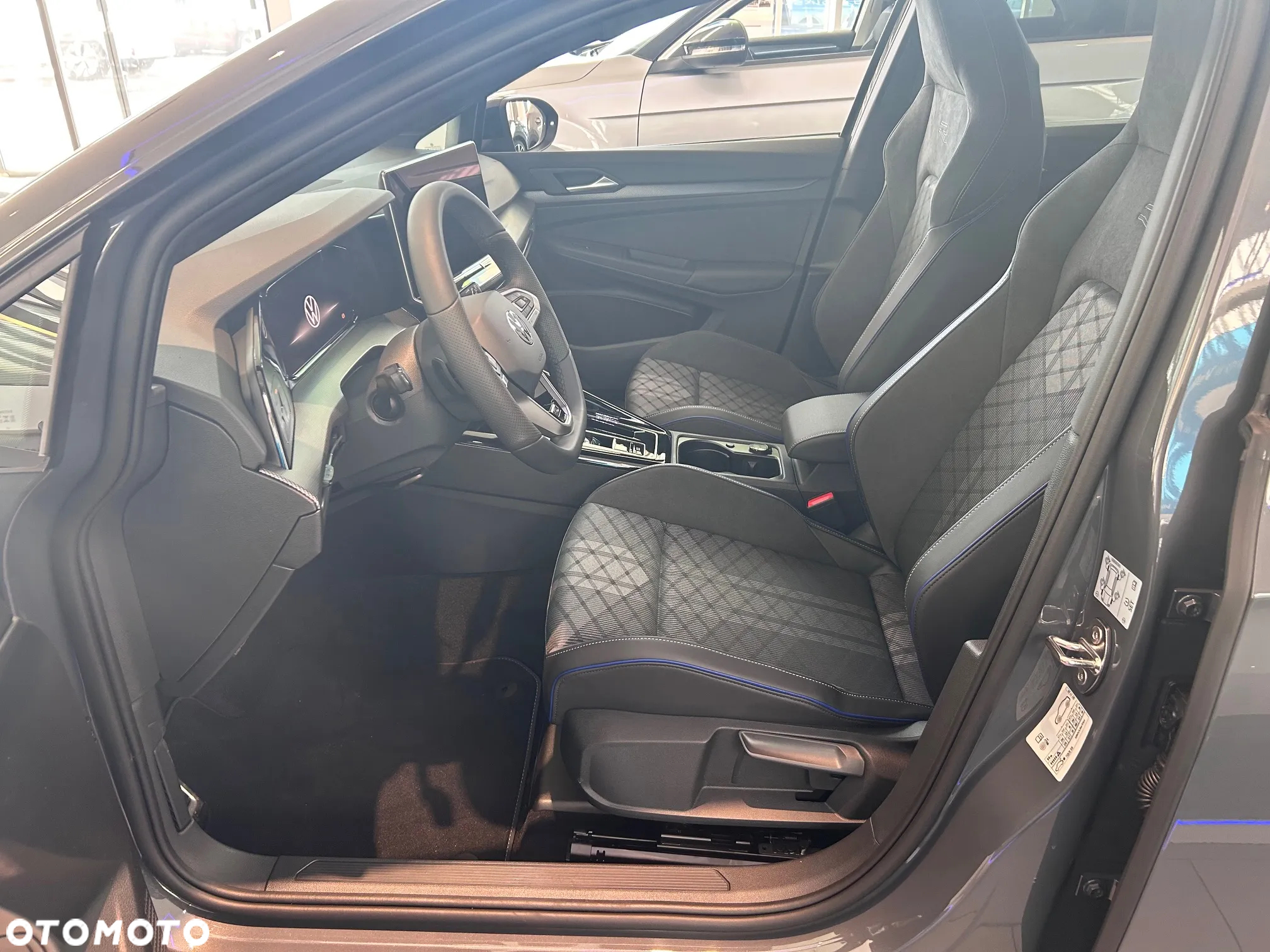Volkswagen Golf - 6