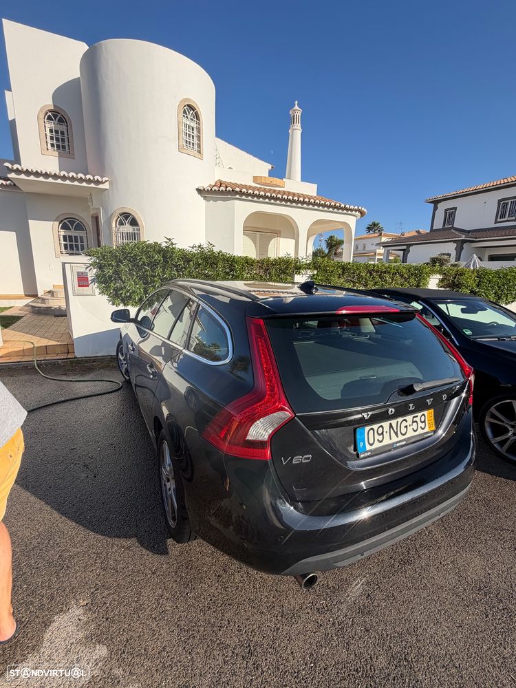 Volvo V60 2.0 D3 Momentum Start/Stop - 1