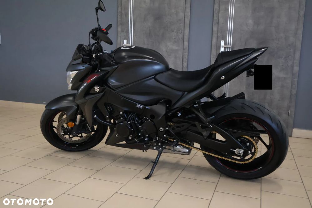 Suzuki GSX - 19