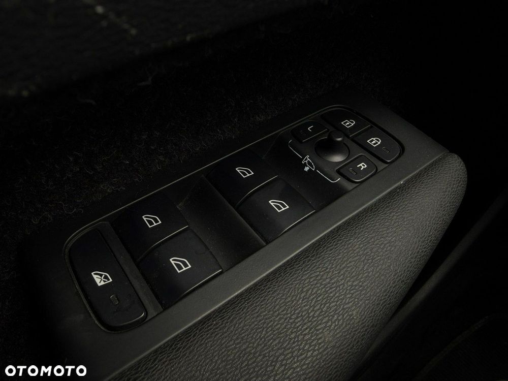Volvo XC 40 T3 R-Design - 16