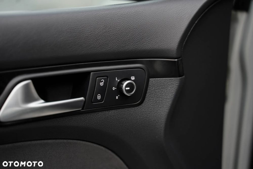 Volkswagen Touran 2.0 TDI DPF DSG R-Line Edition - 17