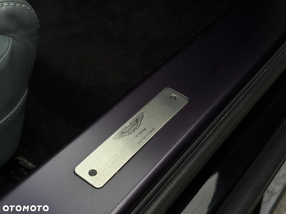 Aston Martin V8 Vantage - 29