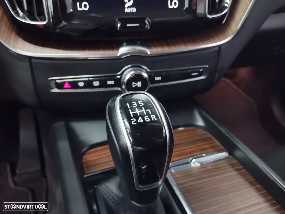 Volvo XC 60 2.0 D3 Momentum Plus - 36