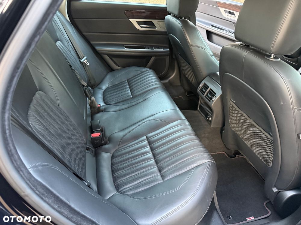 Jaguar XF 3.0 TDV6 Portfolio - 19