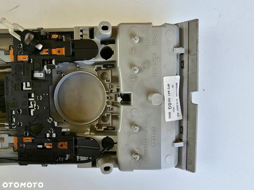 LAMPKA PODSUFITKI AUDI A6 C6 4F0947135BQ - 5