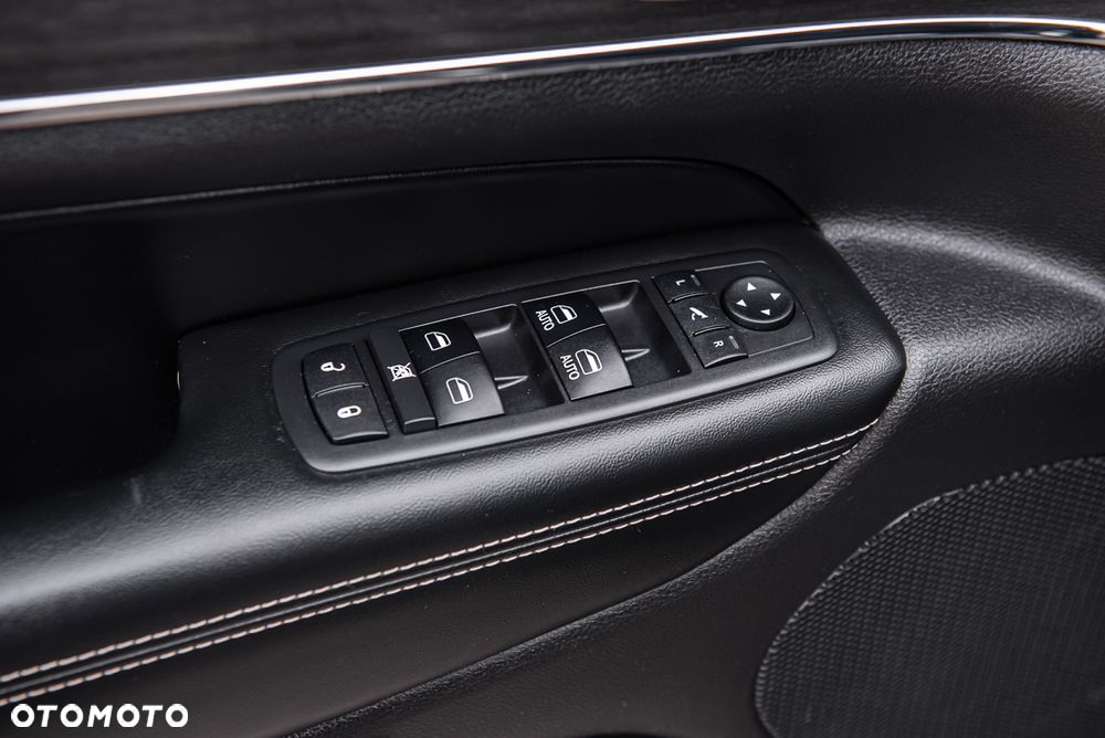 Jeep Grand Cherokee - 16