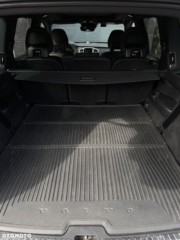 Volvo XC 90 T8 AWD Plug-In Hybrid R-Design 7os - 36