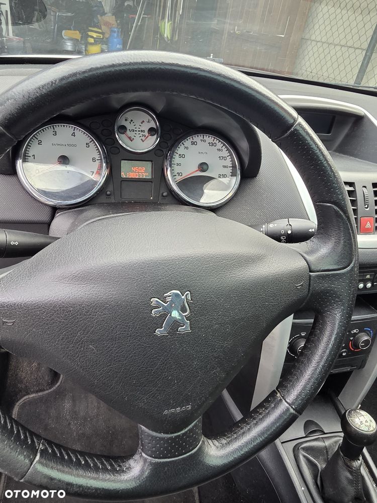 Peugeot 207 - 6
