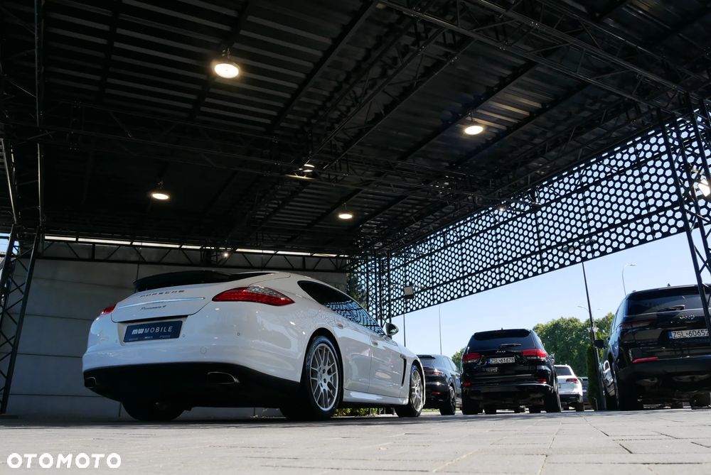Porsche Panamera 4 - 40