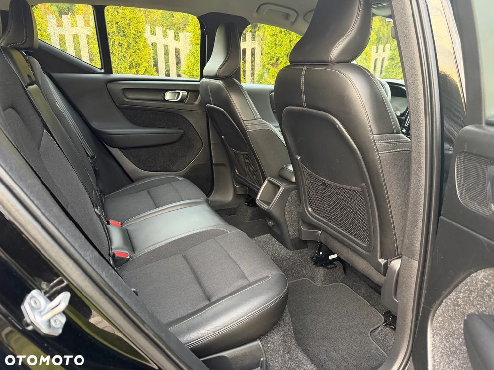 Volvo XC 40 D3 AWD Momentum Pro - 23