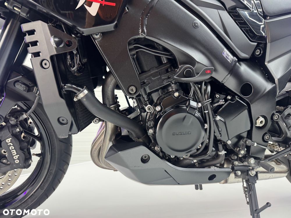 Suzuki GSX - 17