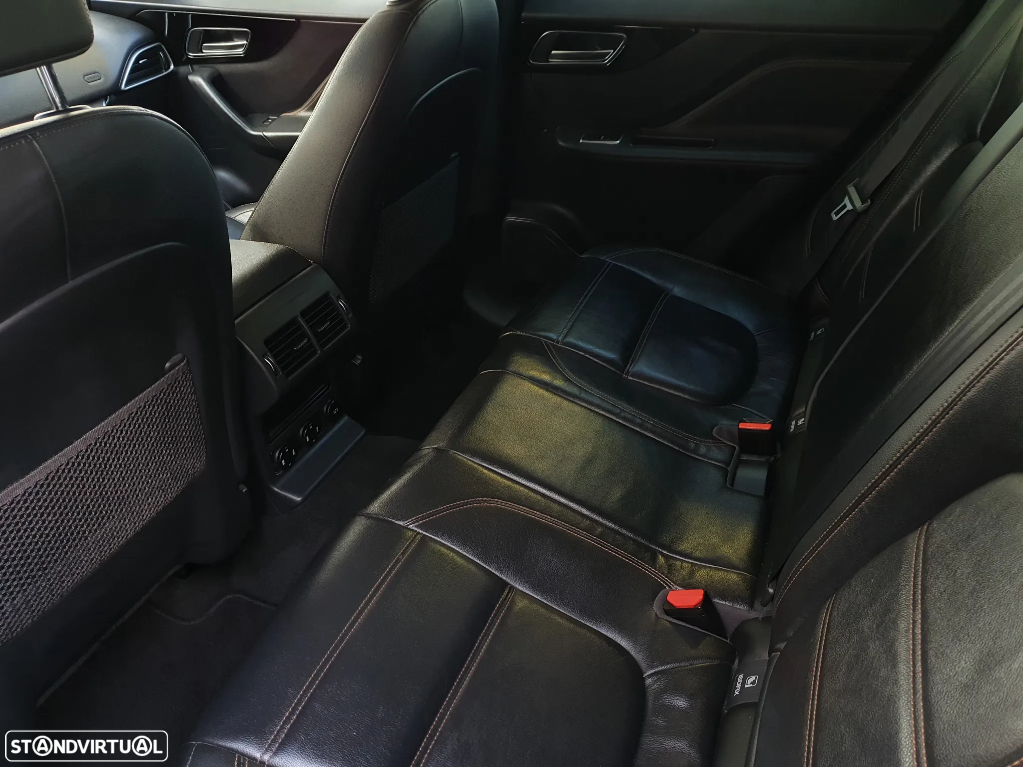 Jaguar F-Pace 20d AWD Aut. Prestige - 23