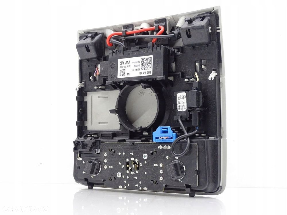 LAMPKA OŚWIETLENIA WNĘTRZA KABINY PODSUFITKI SKODA OCTAVIA III 5E0947105B - 2