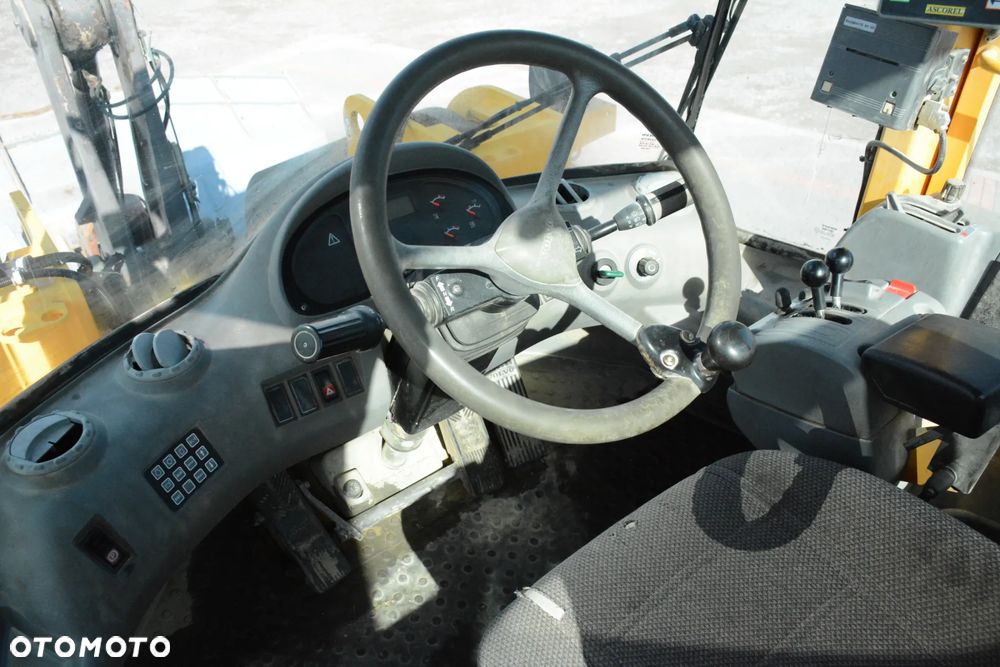 Volvo L110E / 2006r / Przegubowa / Waga w łyżce / 8803 mth / Centralne smarowanie - 22